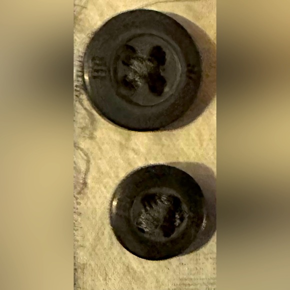 Banana Republic L shirt in a comfortable 100% cotton with extra buttons. - Picture 3 of 4